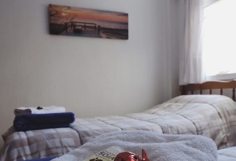 پانسیون Hostal Monreal