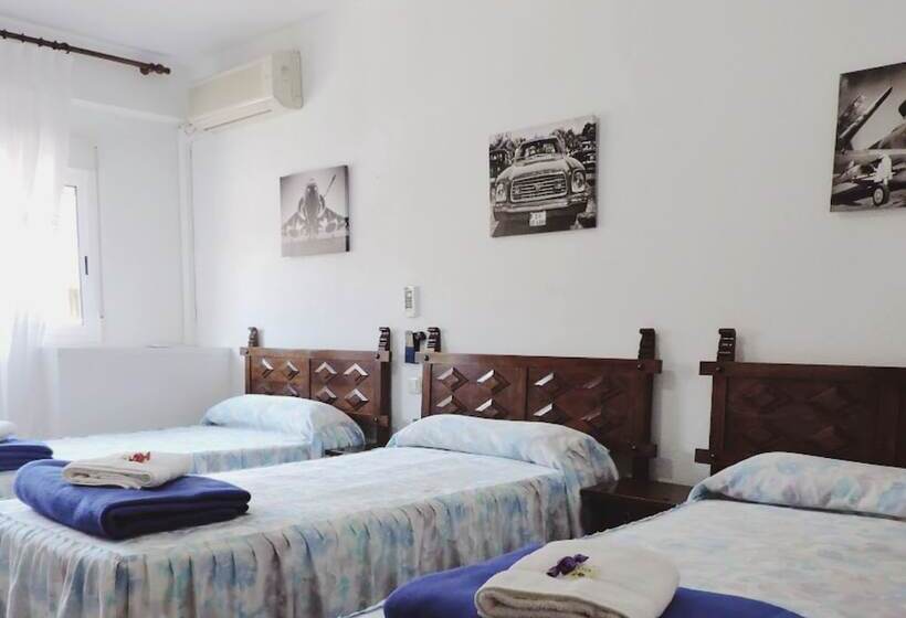 פנסיון Hostal Monreal