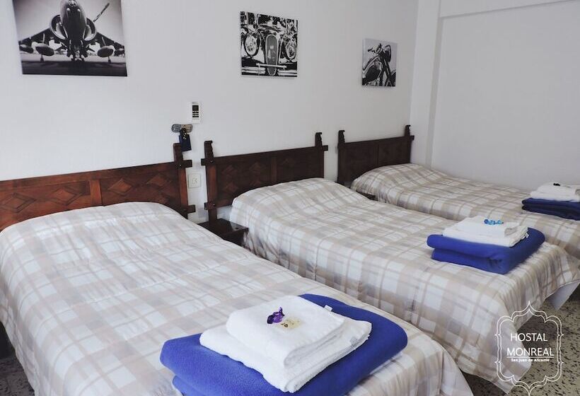 פנסיון Hostal Monreal