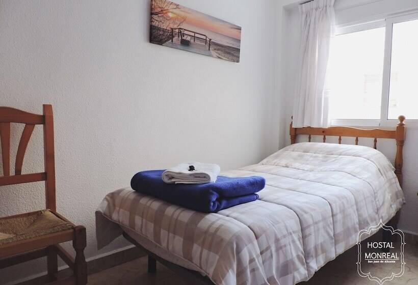 پانسیون Hostal Monreal