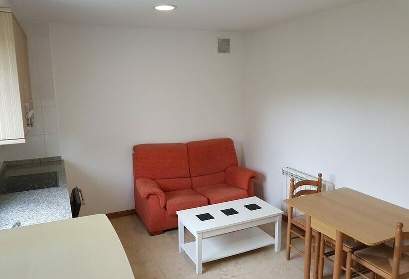 Albergue Villafranca   Hostel