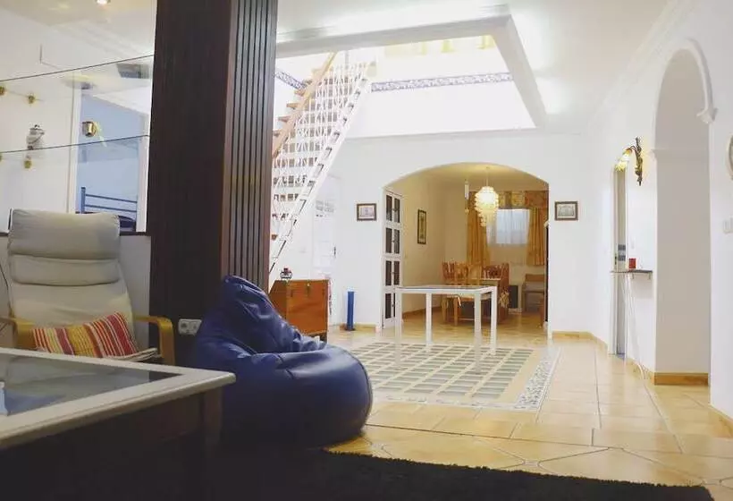 Casa Galuz, Entre La Sierra Y El Mar