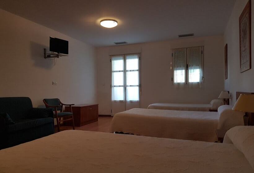 Hostal Restaurante La Charola