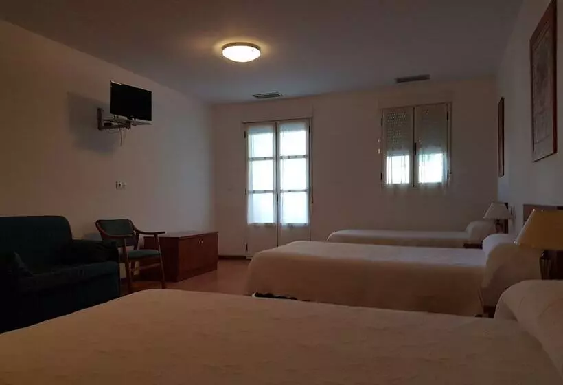 Hostal Restaurante La Charola