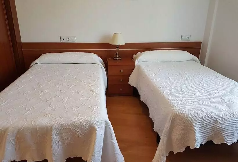 Hostal Restaurante La Charola