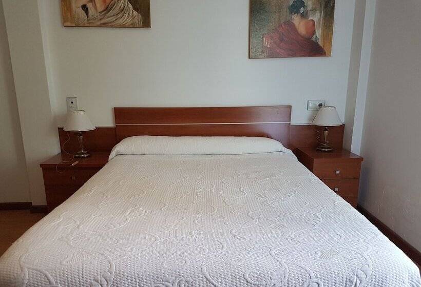 Hostal Restaurante La Charola