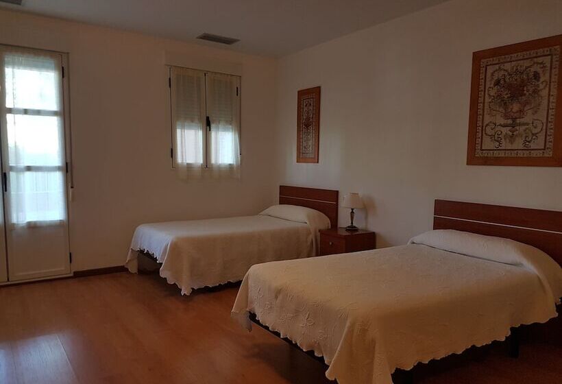 Hostal Restaurante La Charola