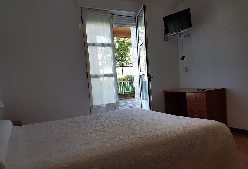 Hostal Restaurante La Charola