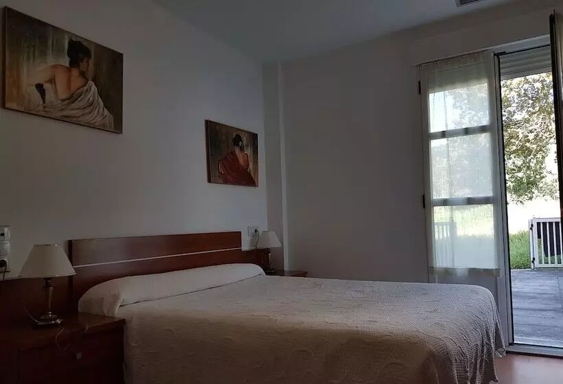 Hostal Restaurante La Charola