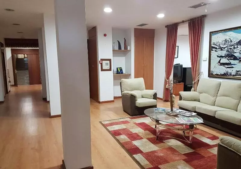 Hostal Restaurante La Charola