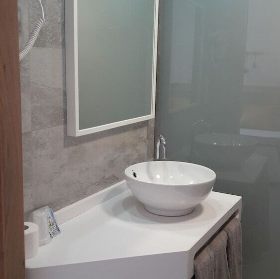 هتل Hostal Cervantes Playa