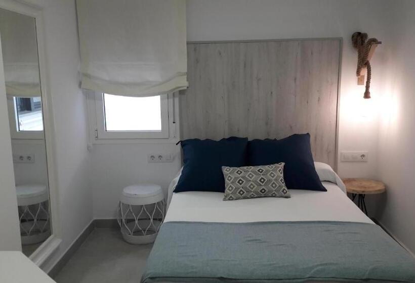 هتل Hostal Cervantes Playa