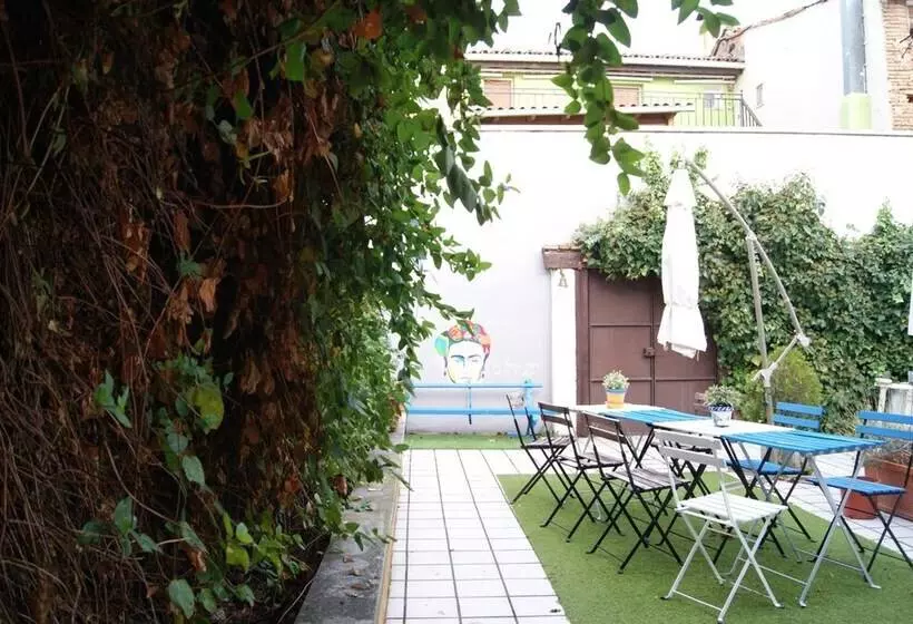 Peregrinando, Pensión Con Encanto