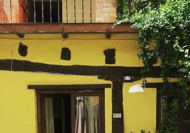 Peregrinando, Pensión Con Encanto