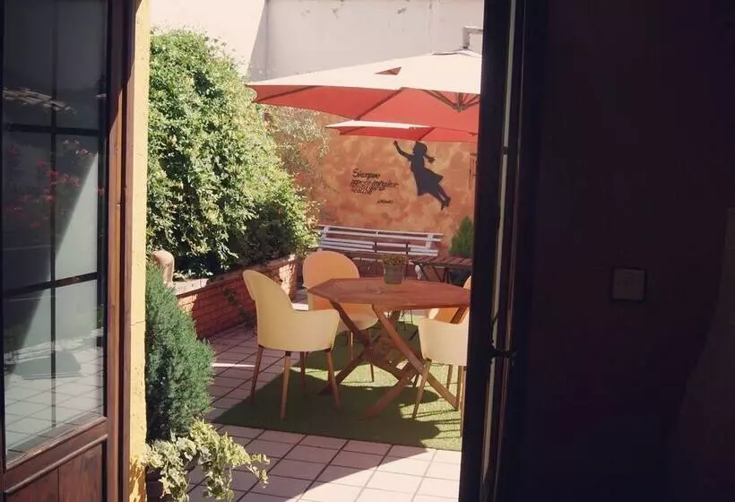 Peregrinando, Pensión Con Encanto