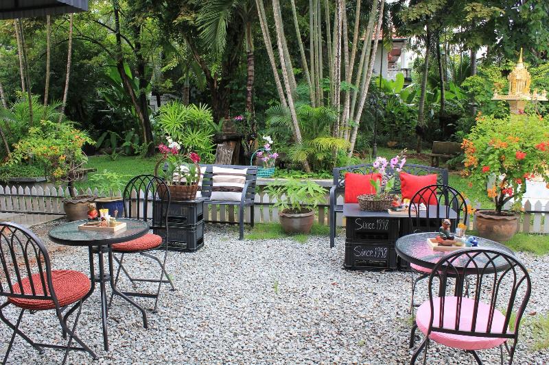 فندق صغير Eat N Sleep