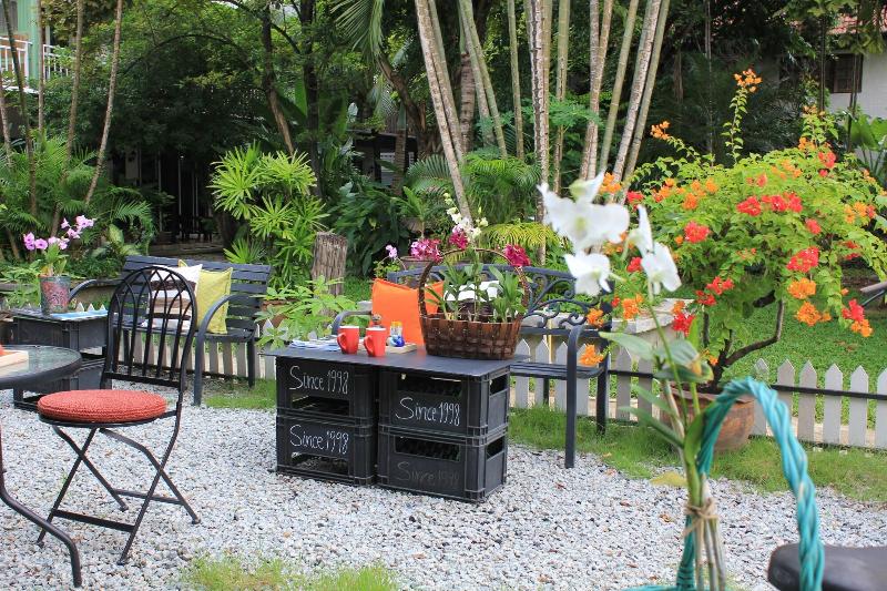 فندق صغير Eat N Sleep