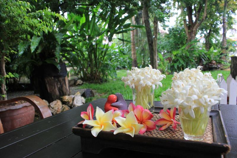 فندق صغير Eat N Sleep