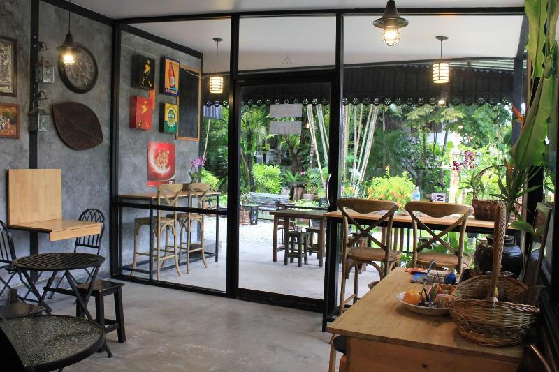 فندق صغير Eat N Sleep