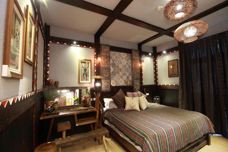 Bear Forest Retro B&b