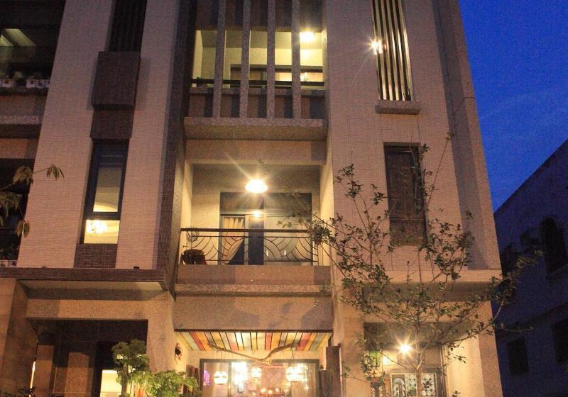 Bear Forest Retro B&b