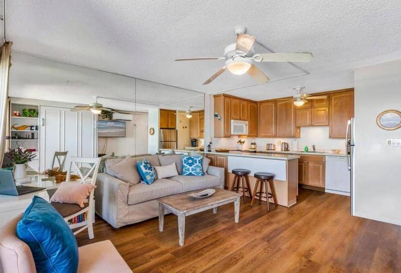 Lahaina Roads 309 By Redawning