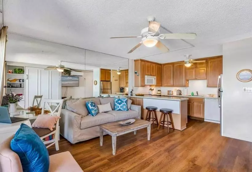 Lahaina Roads 309 By Redawning