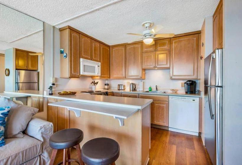 Lahaina Roads 309 By Redawning