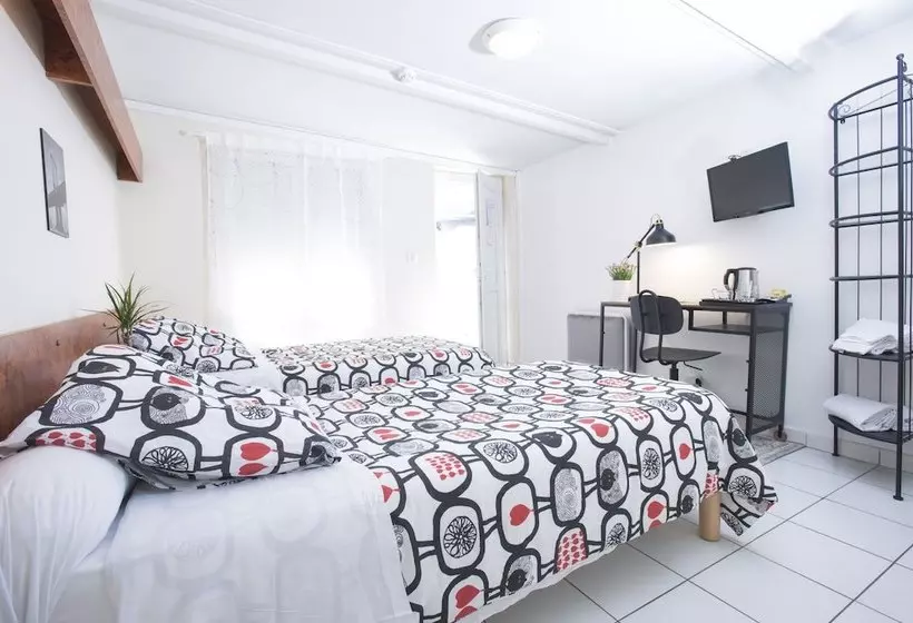 Hotelli Hôtel Le Pavillon De L Aéro