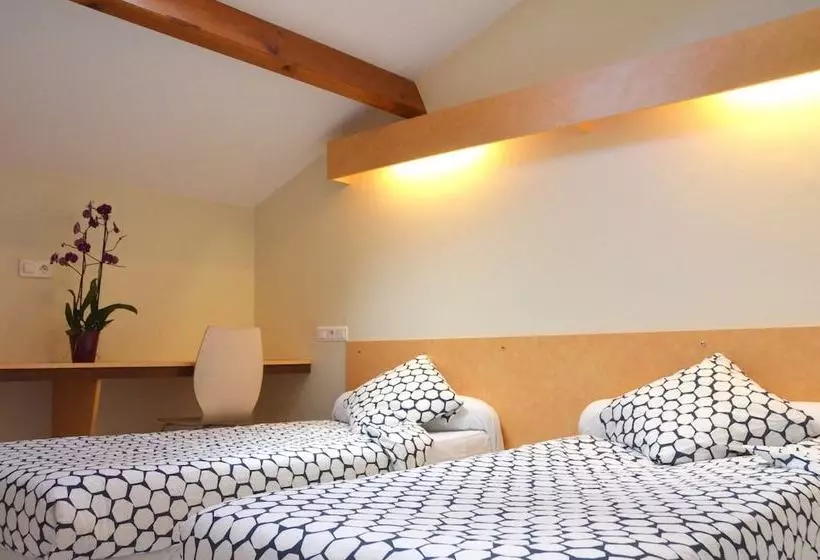 Hotelli Hôtel Le Pavillon De L Aéro