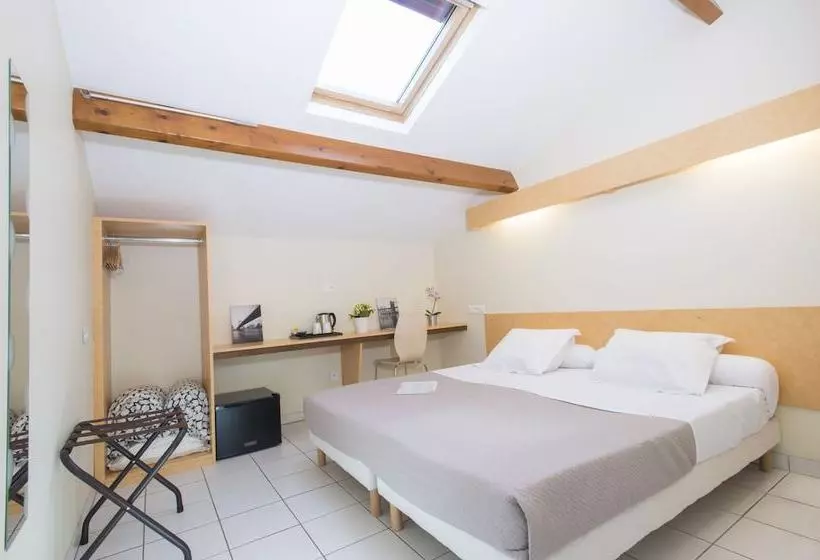 Hotelli Hôtel Le Pavillon De L Aéro