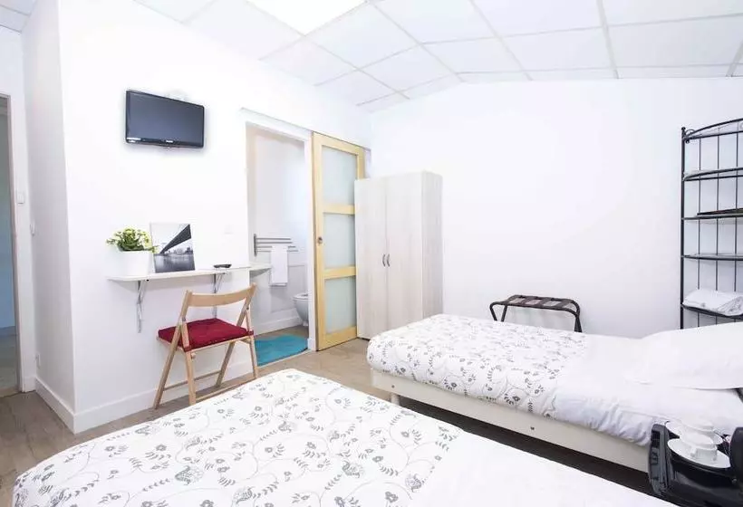 Hotelli Hôtel Le Pavillon De L Aéro