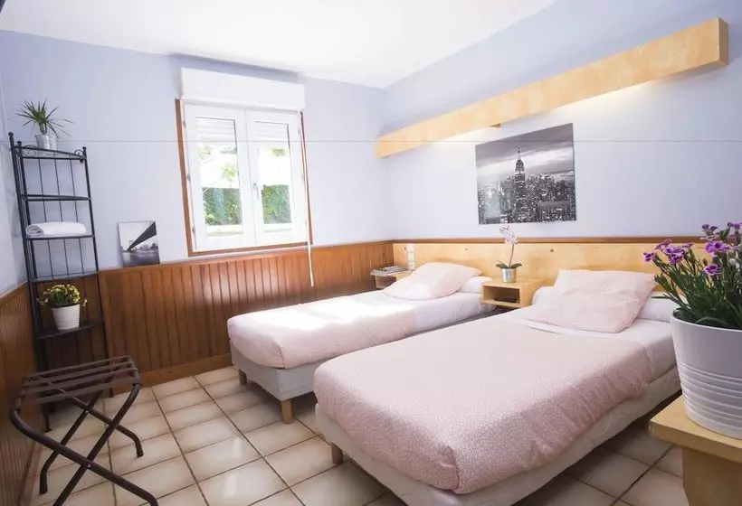 Hotelli Hôtel Le Pavillon De L Aéro