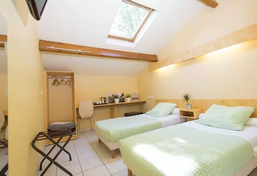 Hotelli Hôtel Le Pavillon De L Aéro