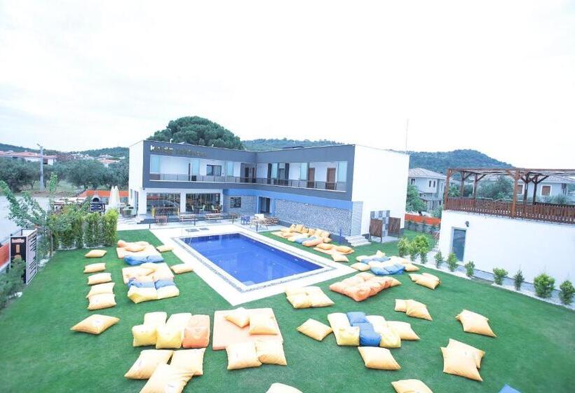 בית מלון כפרי Kulup Laka 1969