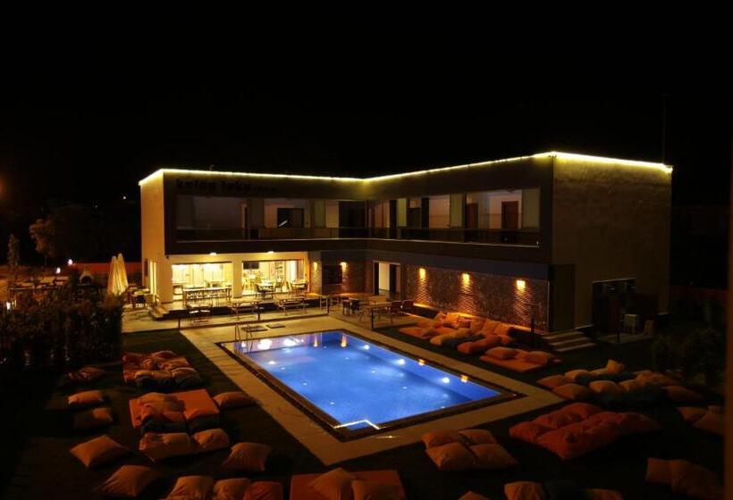 בית מלון כפרי Kulup Laka 1969