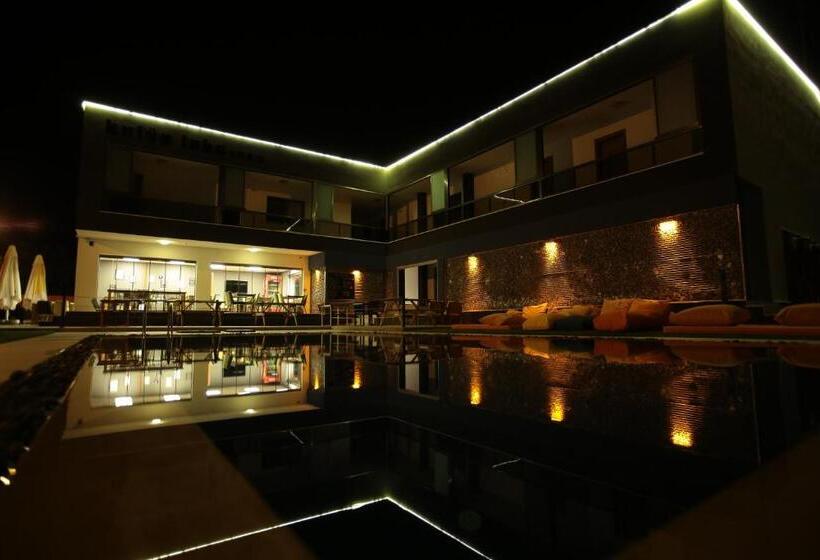 בית מלון כפרי Kulup Laka 1969