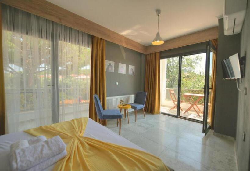 בית מלון כפרי Kulup Laka 1969