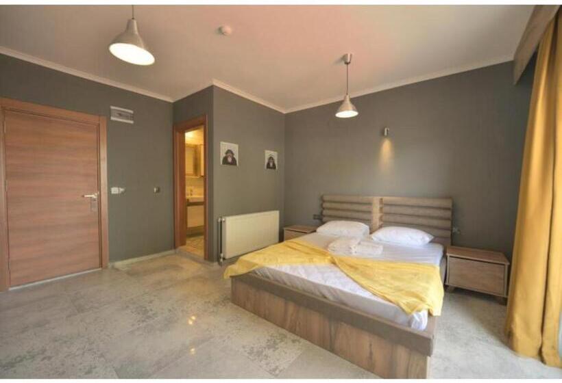 בית מלון כפרי Kulup Laka 1969