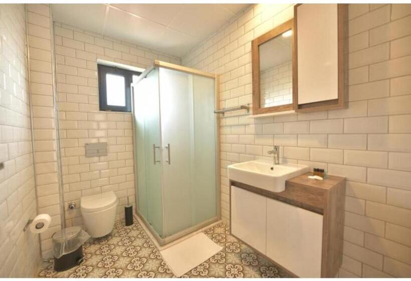 בית מלון כפרי Kulup Laka 1969