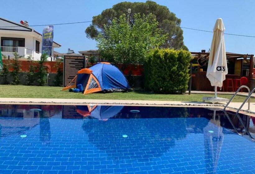 בית מלון כפרי Kulup Laka 1969