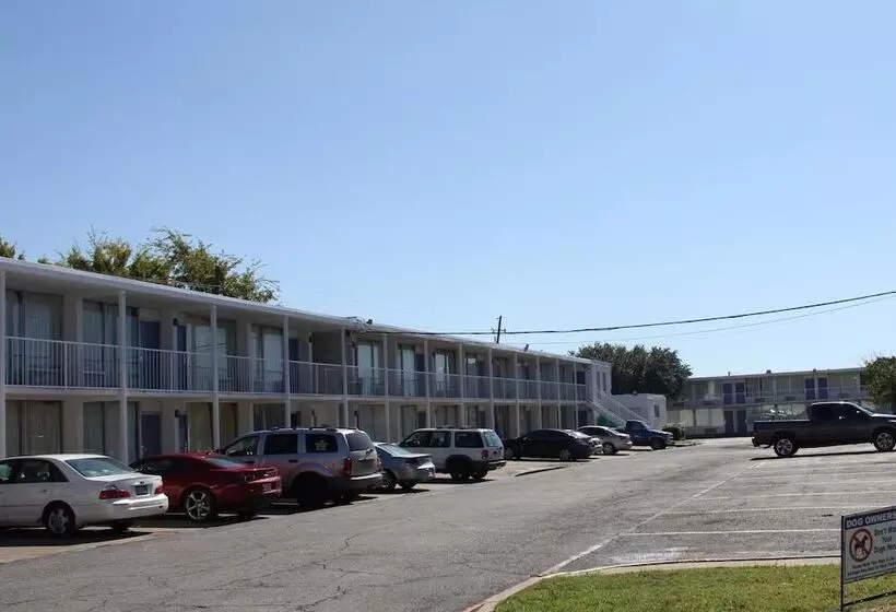 Hotelli Lonestar Inn And Suites