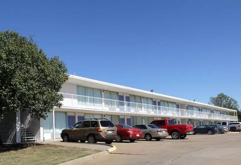 Hotelli Lonestar Inn And Suites