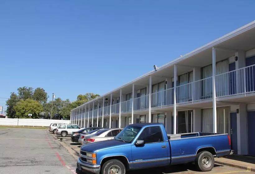 Hotelli Lonestar Inn And Suites