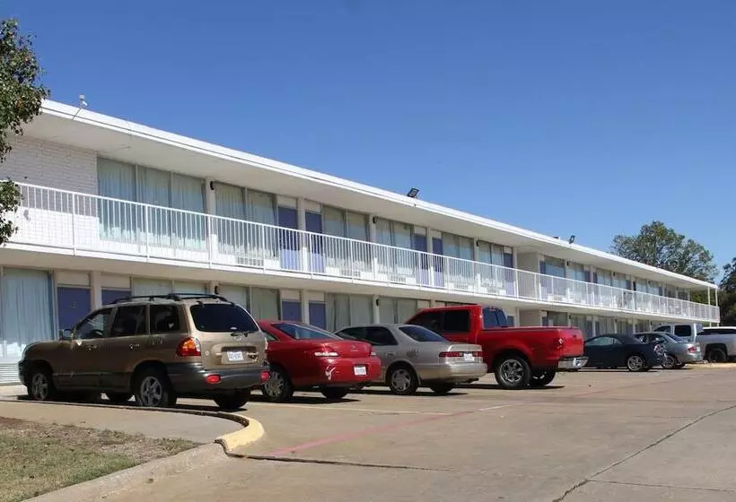 Hotelli Lonestar Inn And Suites