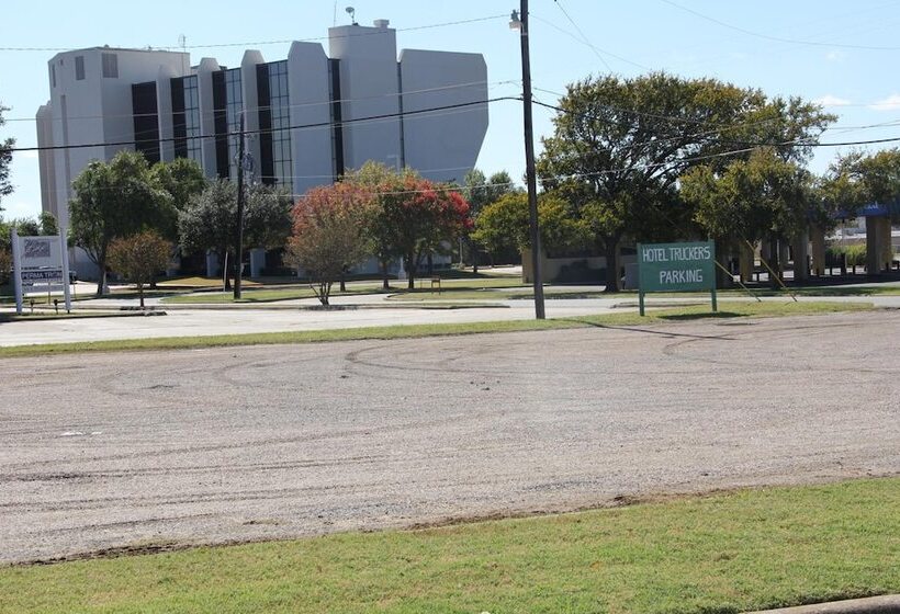 Otel Lonestar Inn And Suites