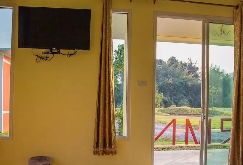 Hotelli Rim Mae Nam Resort