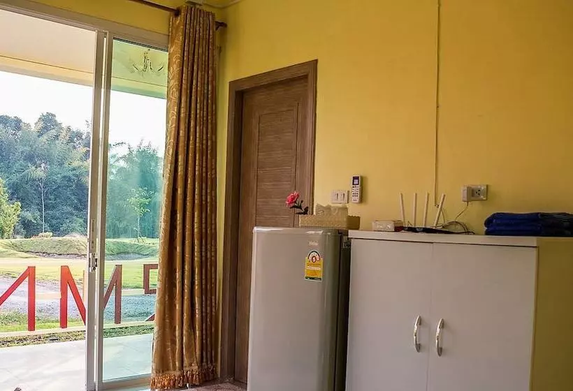 Hotelli Rim Mae Nam Resort