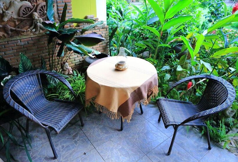 Отель Rungnatee Place & Boutique