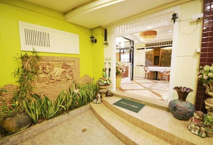 Отель Rungnatee Place & Boutique